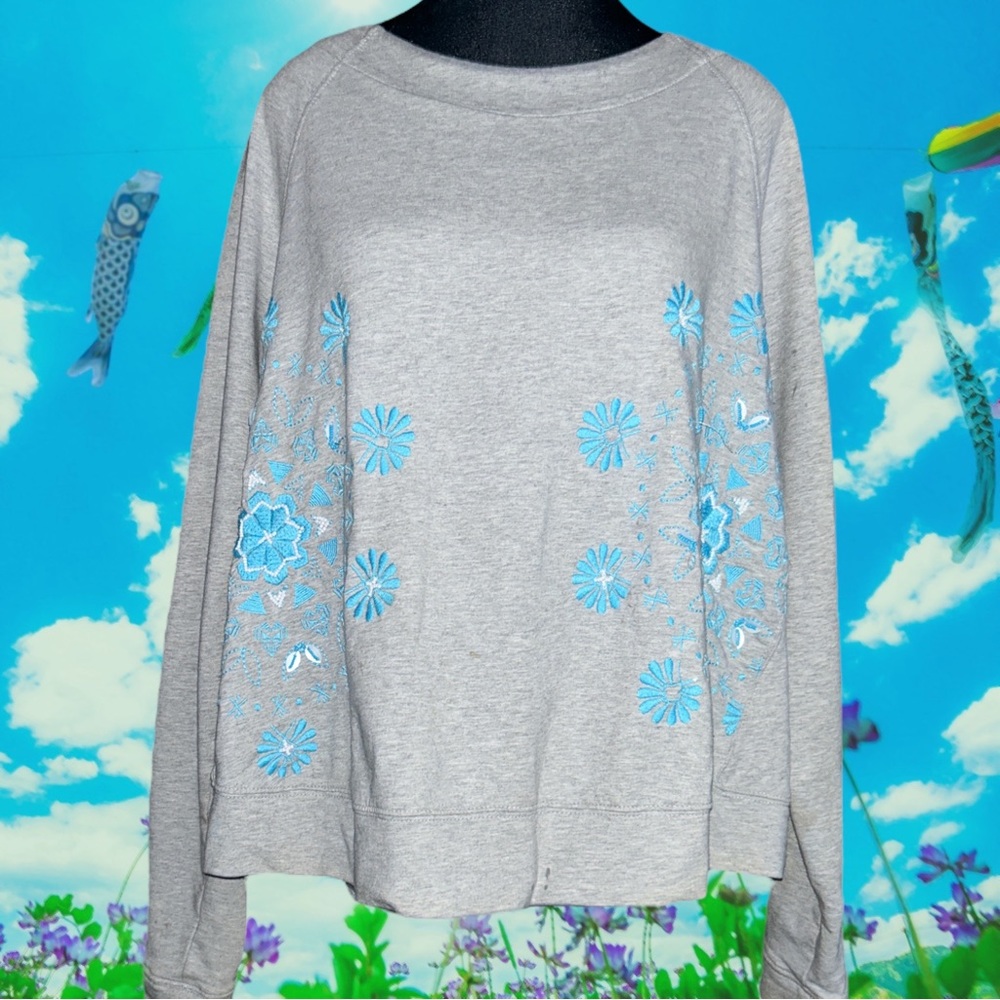 Crown & Ivy floral embroidered beaded casual sweatshirt